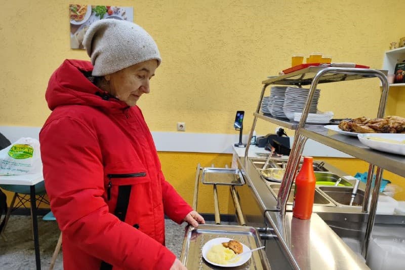 Обложка для новости Поддержали работу социальной столовой для пожилых людей